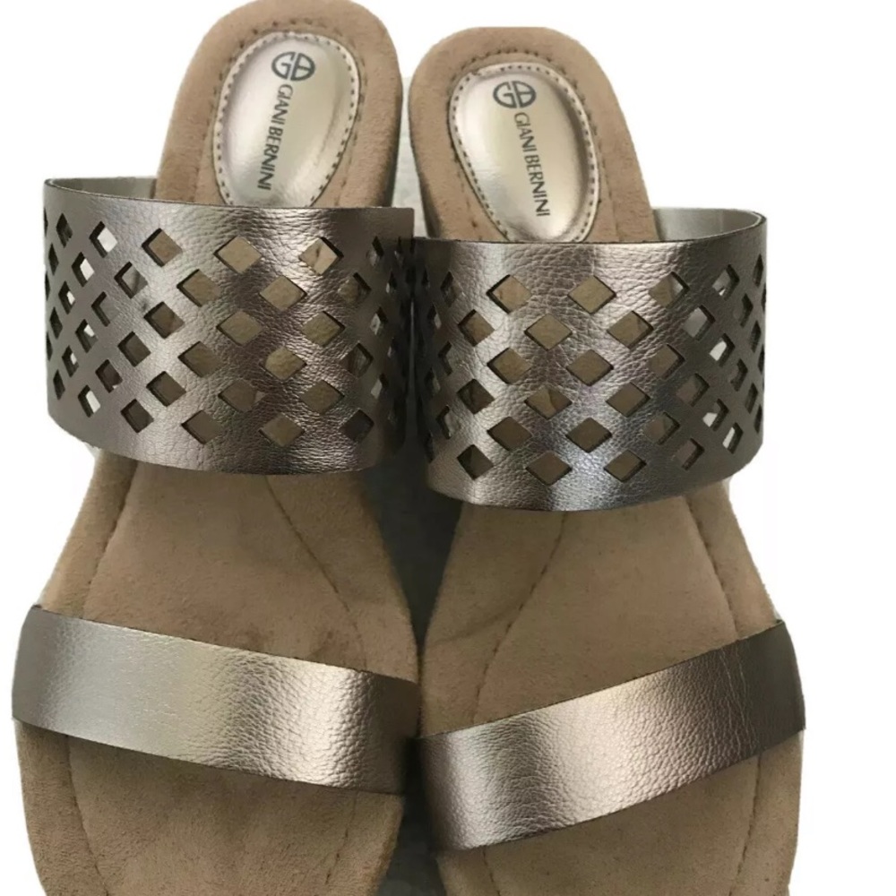 Giani Bernini Champagne Wedges- Size: 7 Brand New